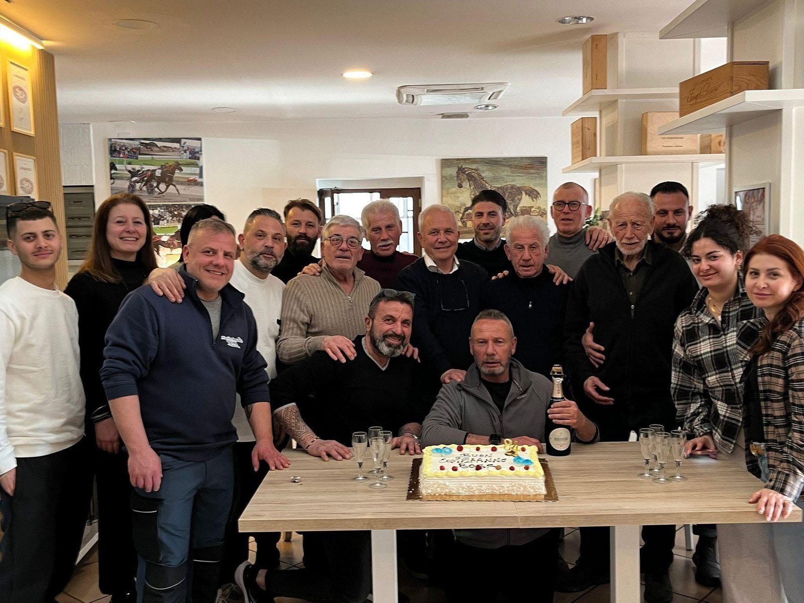 La squadra di Nautica Rugiada e i clienti in cantiere